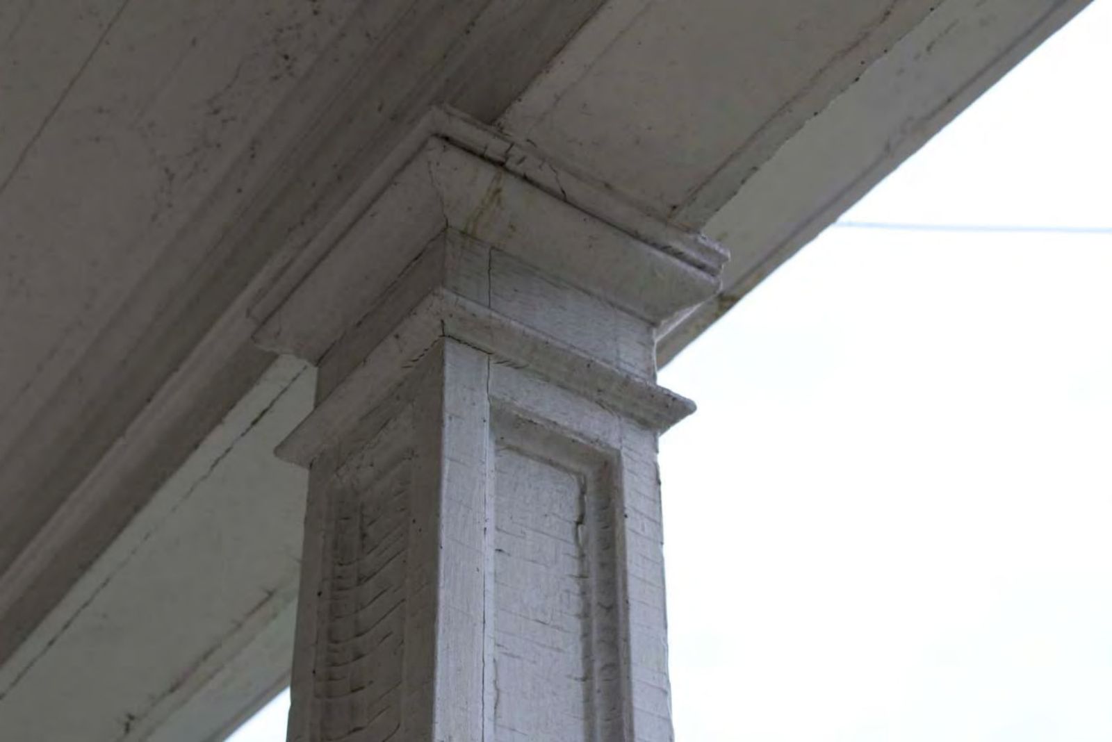 Doric column on the front porch of the Sheriff’s Offices.